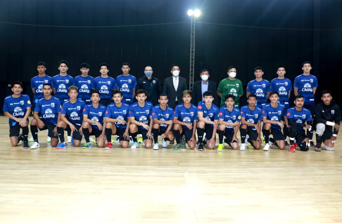 ฟุตซอลทีมชาติไทย ประเดิมซ้อมสนามแข่งจริงที่โชว์ดีวีพระราม 9 ก่อนลุย “NSDF Futsal invitation 2022” นัดแรก 15 มี.ค.นี้ พบ มัลดีฟส์ ด้าน สุทิน บัวตูม ผจก.ทีม ลั่น นักเตะทุกคนพร้อมที่ลุยเต็มที่