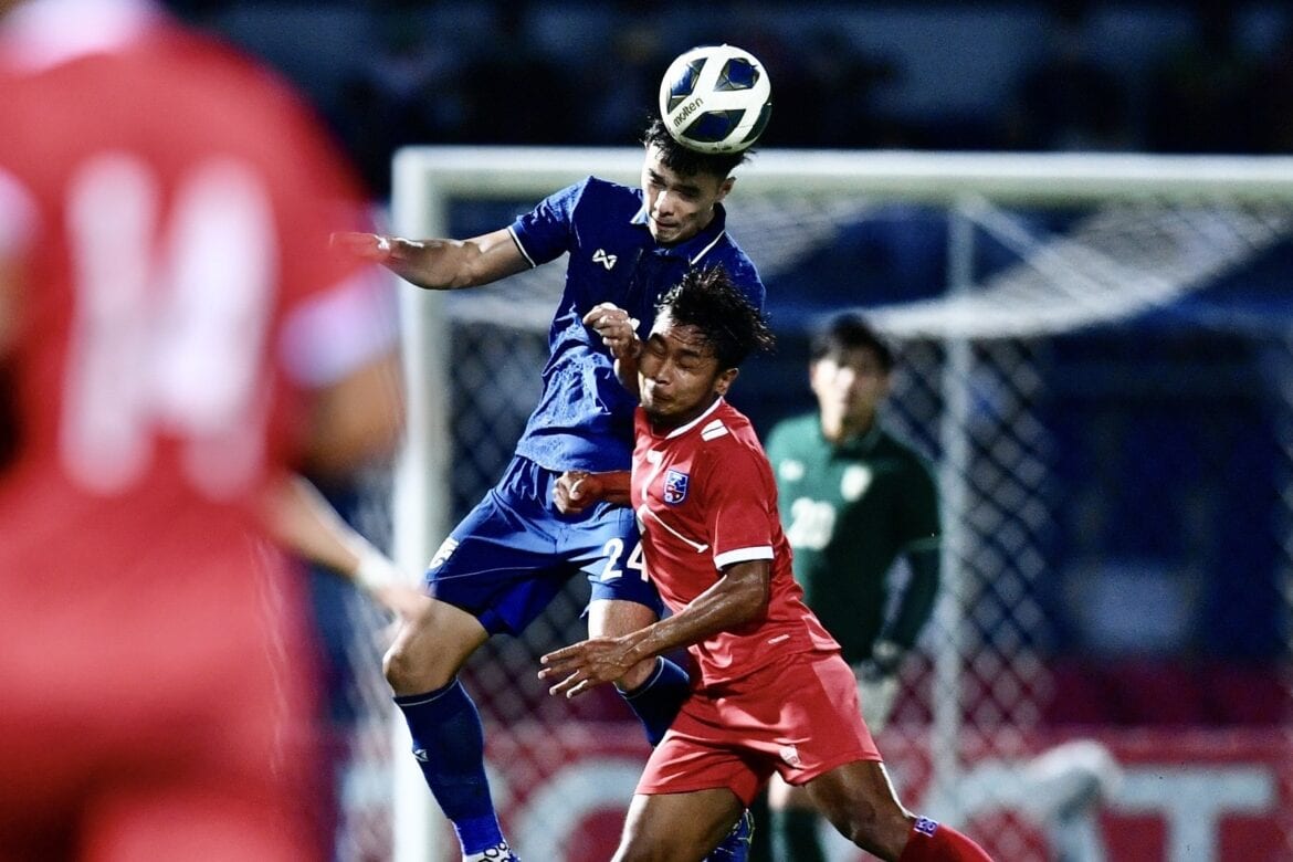 ทีมชาติไทย คมท้ายเกมเชือด เนปาล 2-0