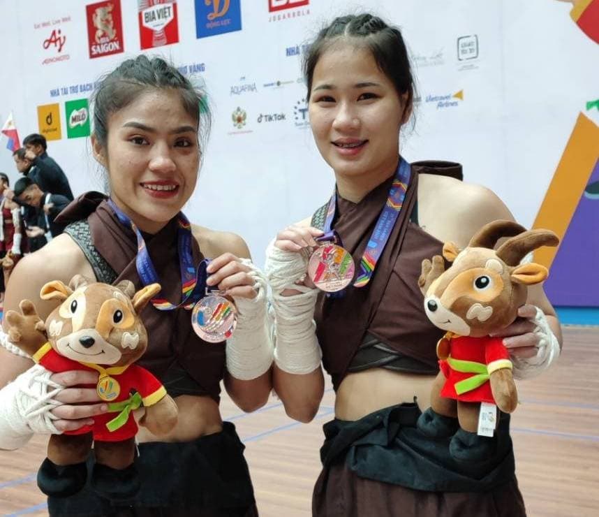 นักชกสาวประเดิมได้ทองแดงไหว้คู่หญิงคู่    กำปั้นมวยไทยเสียแชมป์ไหว้ครู