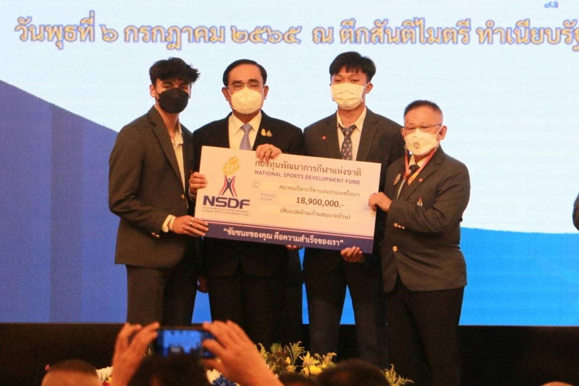 รัฐบาลจัดงานเลี้ยงฉลองชัย และมอบเงินรางวัล 207 ล้าน ให้นักกีฬาทีมชาติไทย ชุดซีเกมส์ ครั้งที่ 31 เวียดนาม