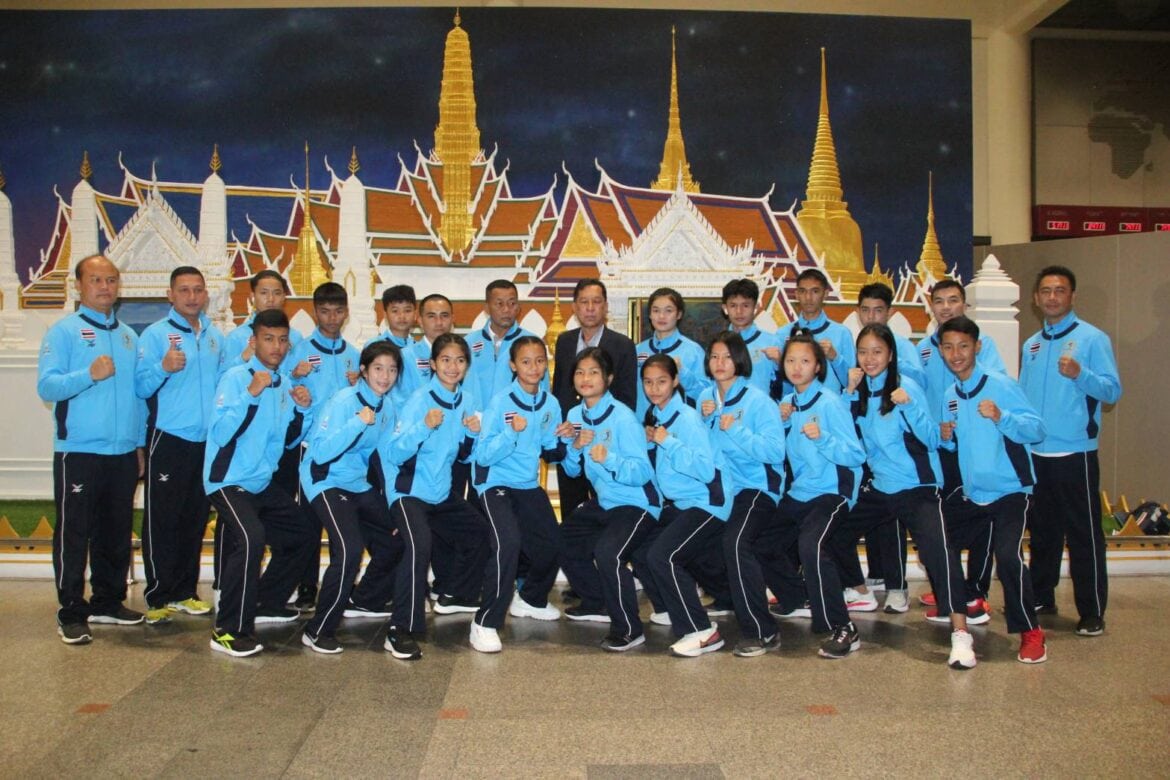 17 นักมวยเยาวชนทีมชาติไทย เหินฟ้าบินสู่ประเทศมาเลเซีย พร้อมทำศึกมวยไทยเยาวชนชิงแชมป์โลก 2022 แล้ว โดยนักกีฬาแต่ละคนขวัญกำลังใจดีเยี่ยม ไม่มีปัญหา โดยหัวหน้าโค้ช นอ.บุญส่ง นวลย่อง เผยชั่วโมงนี้เจอใครก็ได้ไม่มีหวั่น เพราะซ้อมมาดี ขอให้ชกได้ตามมาตรฐานของตัวเองก็น่าจะมีเหรียญมาฝากคนไทยได้แน่