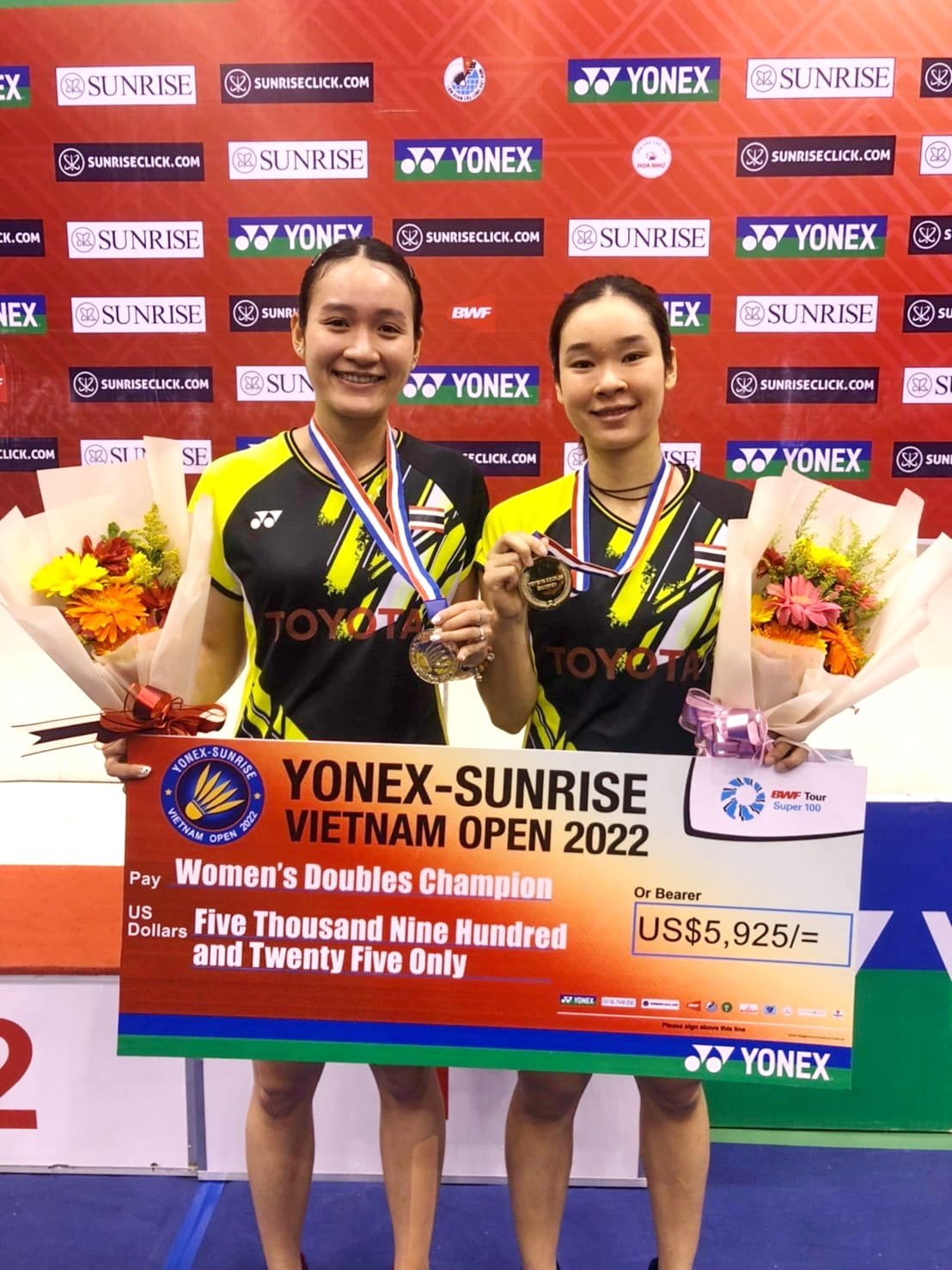 “มูนา-อันนา” หญิงคู่สองพี่น้องดาวรุ่ง คว้าแชมป์เวียดนาม โอเพ่น 2022เป็นการคว้าแชมป์ที่สองของปีนี้