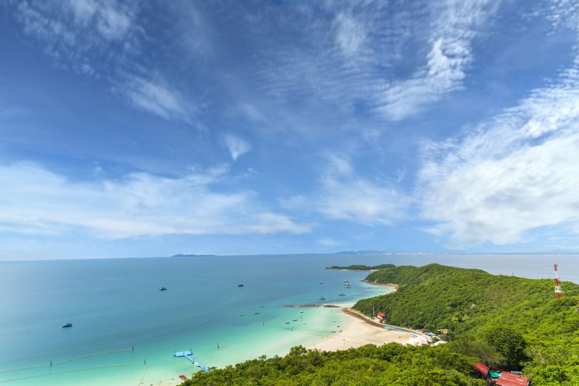หาดตาแหวน ที่เที่ยวเกาะล้าน ชลบุรี ทะเลใกล้กรุงเทพ สวยไม่แพ้ภาคใต้เลย