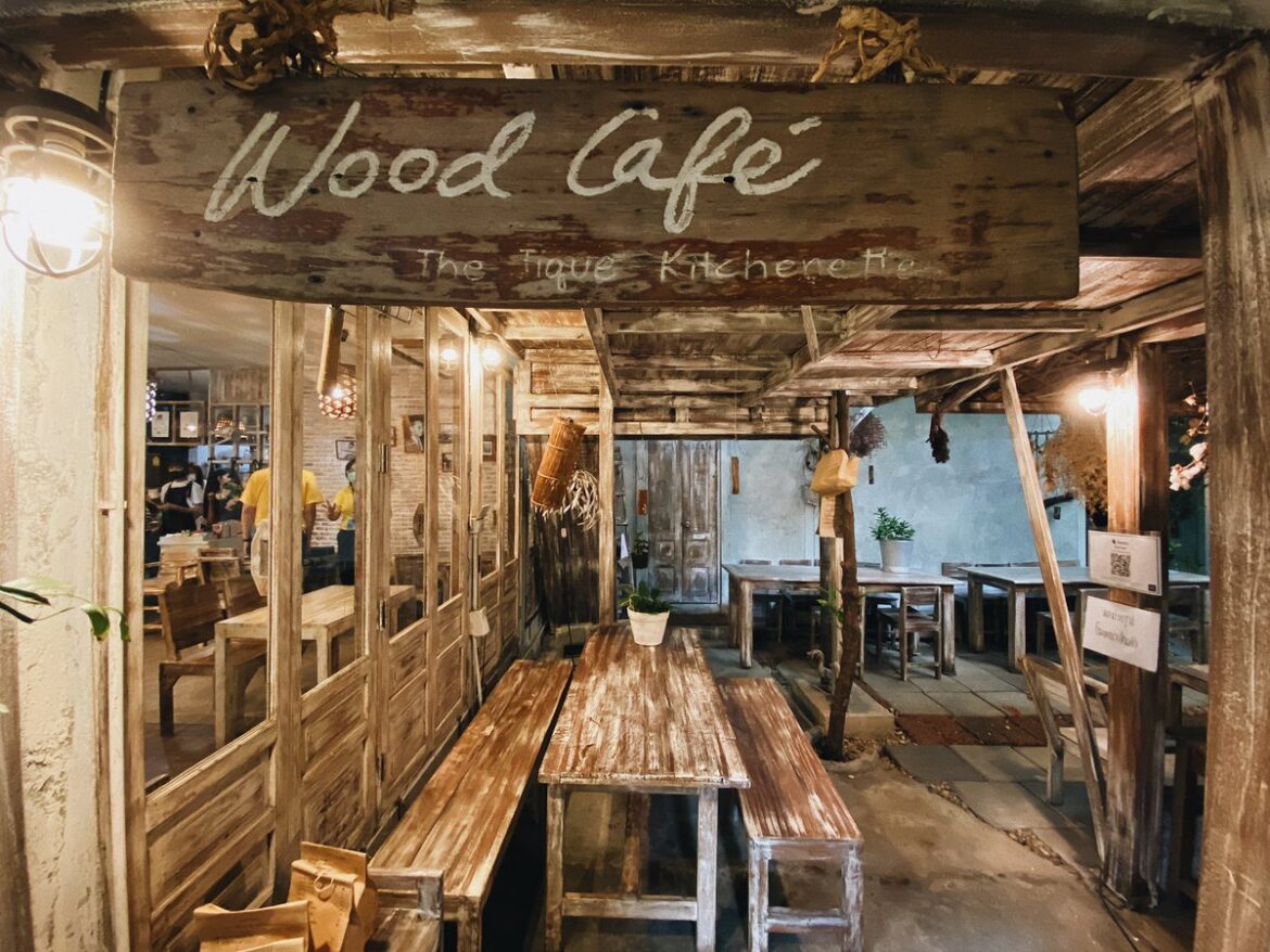 Wood cafe คาเฟ่อบอุ่น สไตล์ไม้เก่าสุดเก๋
